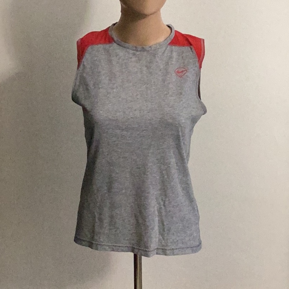 ♥️ Nike Gray and Red Fitted Muscle Tee